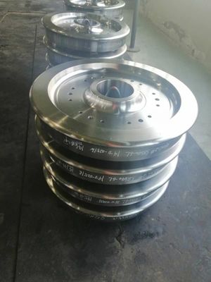 Dreht China-Stahlschienenradexporteur-Soem-Stahlschiene Stahlschienenräder 36inch